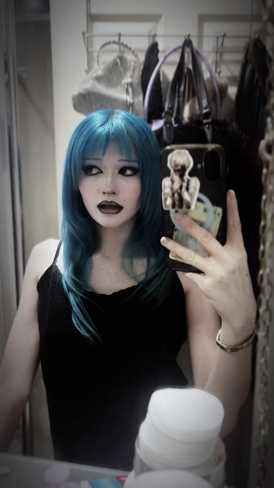 @girlwiththecoolbluehair