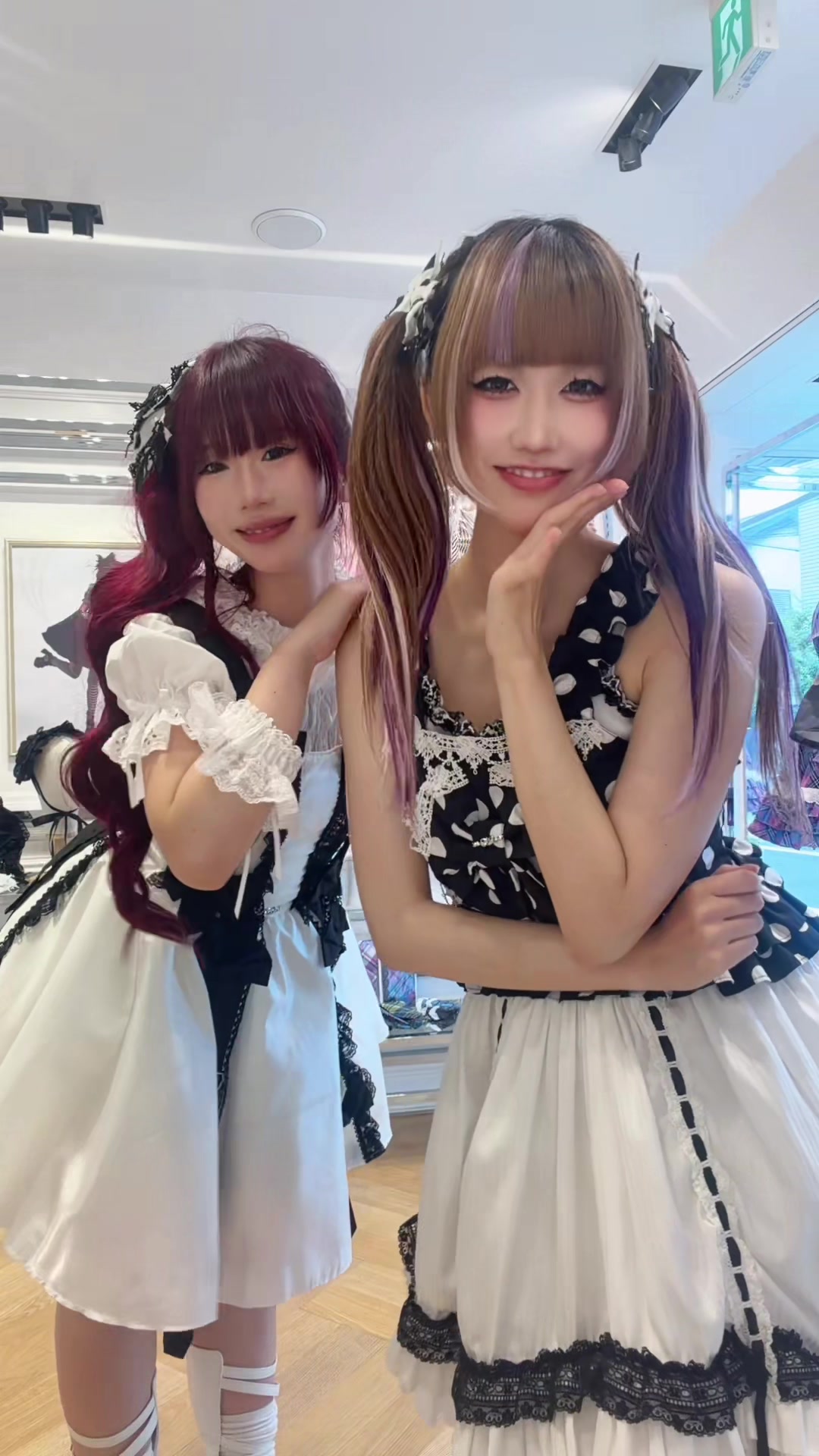 @デカニャンコ