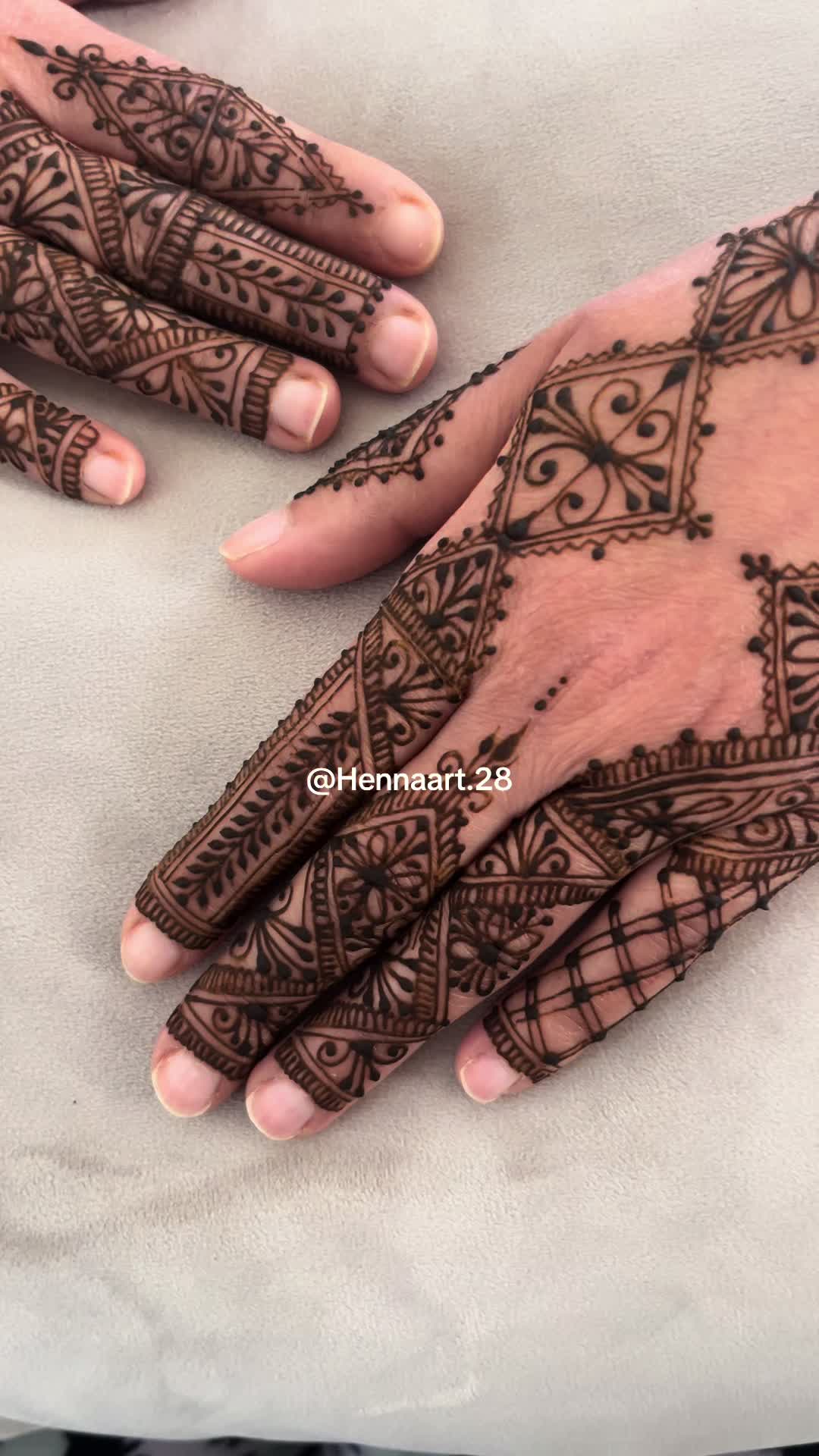 @Hennaart.28