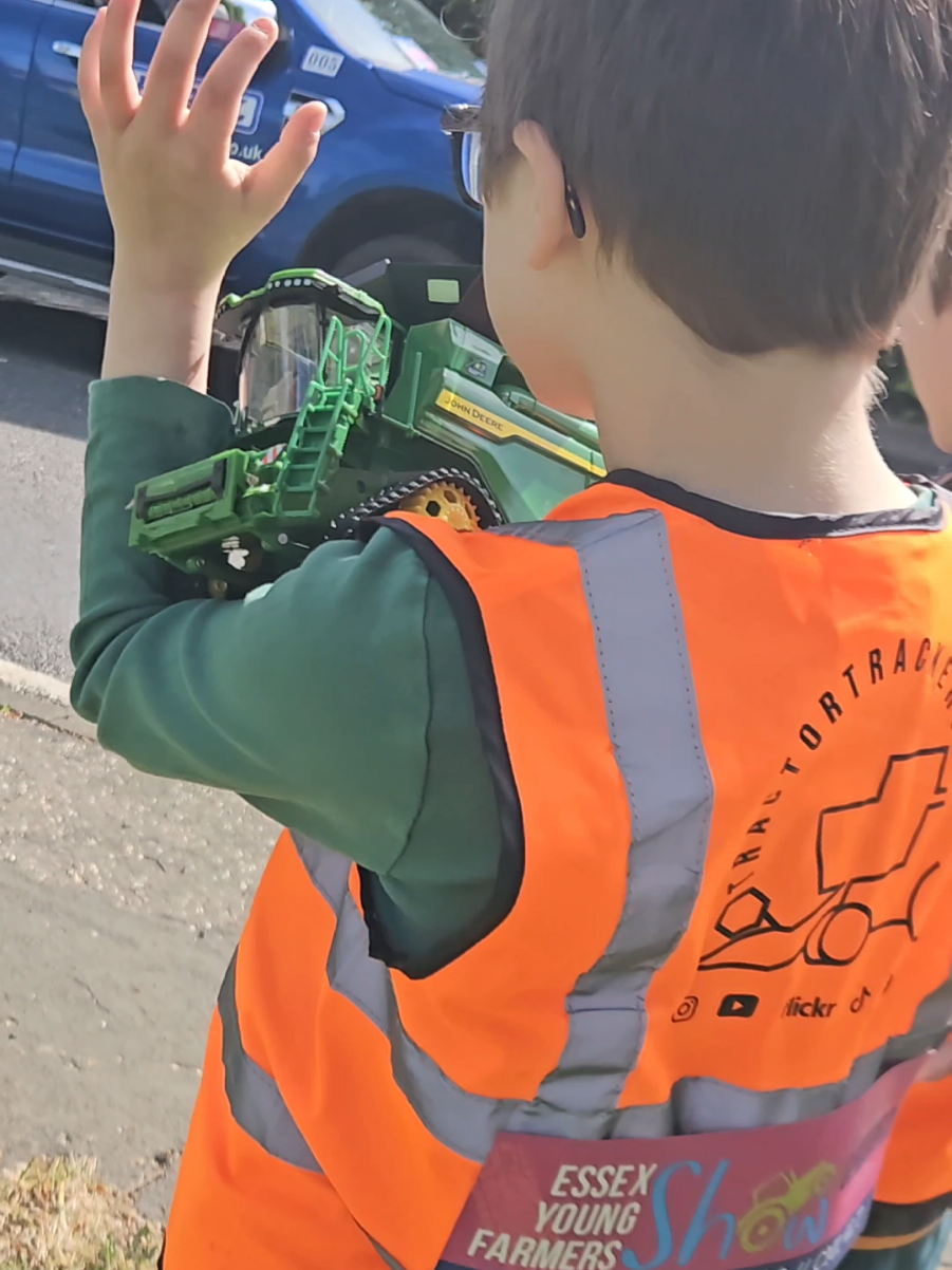 @tractortrackers