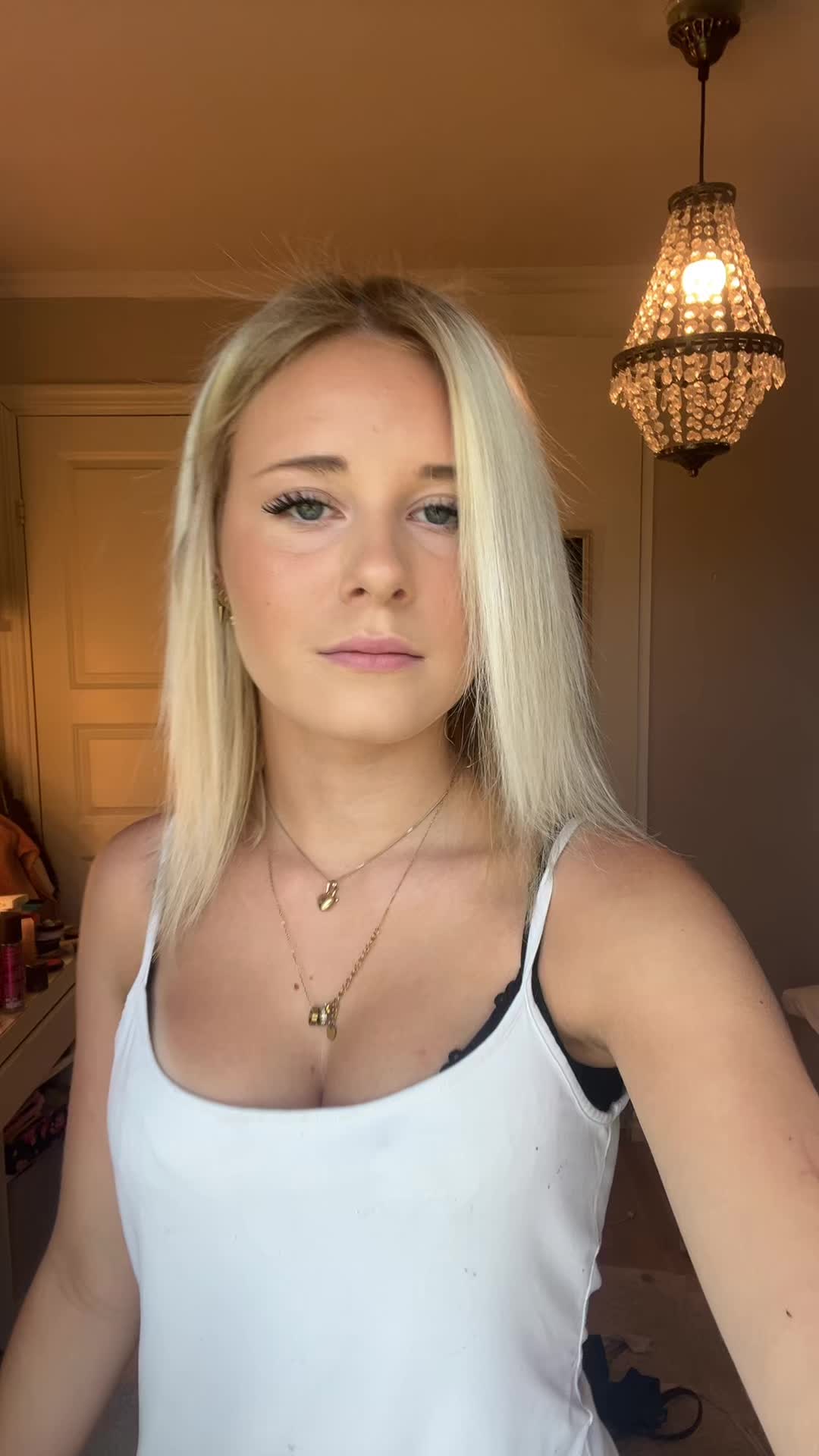 @𝕃𝕚𝕤𝕖𝕟