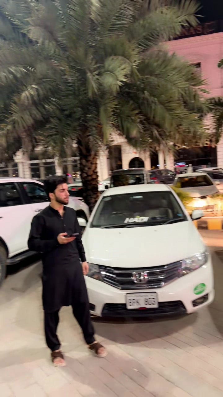 @ہادی  بٹ 🦁