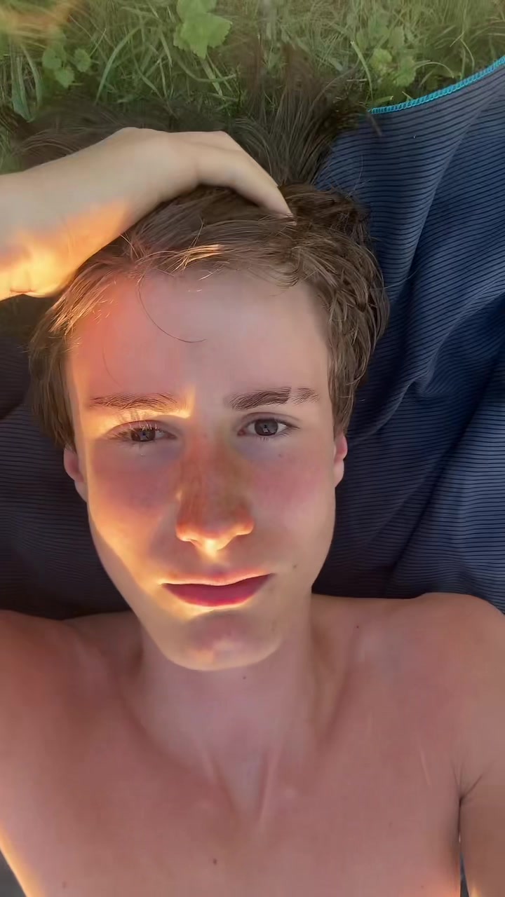@performativegoy0