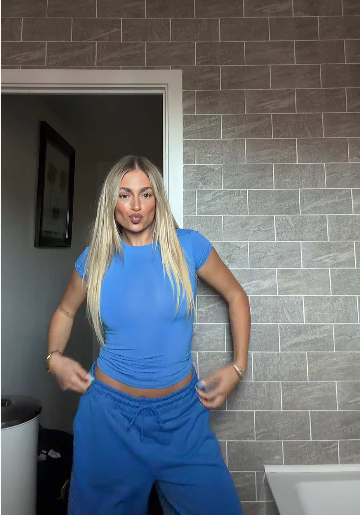 @ellececooper