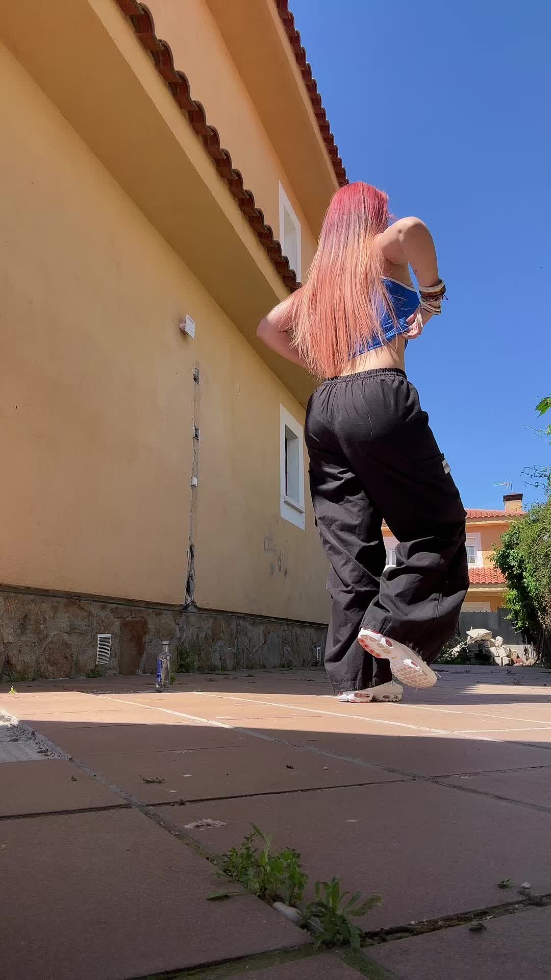 @𝔰𝔞𝔯𝔞🦋