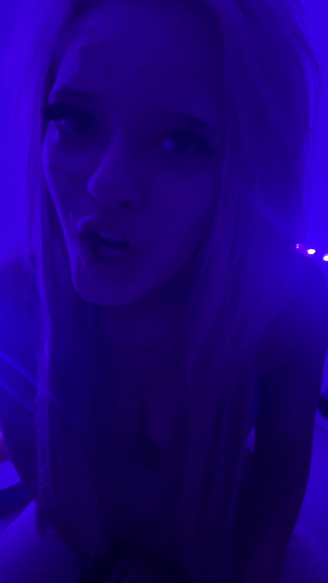 @….