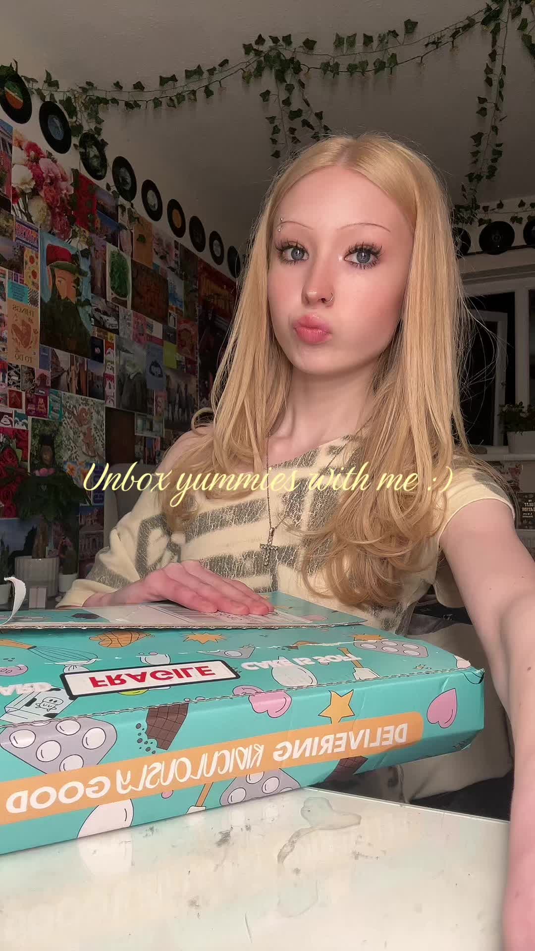 @✮