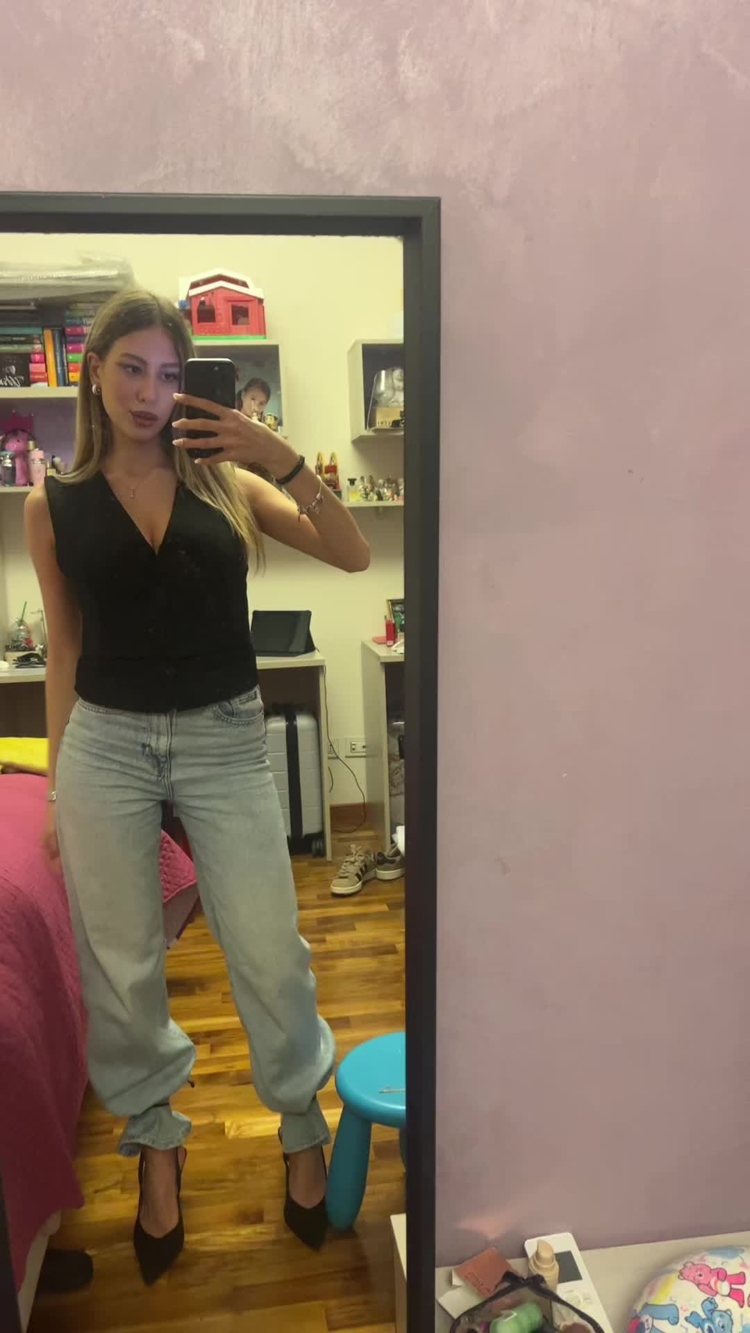 @_eliana_