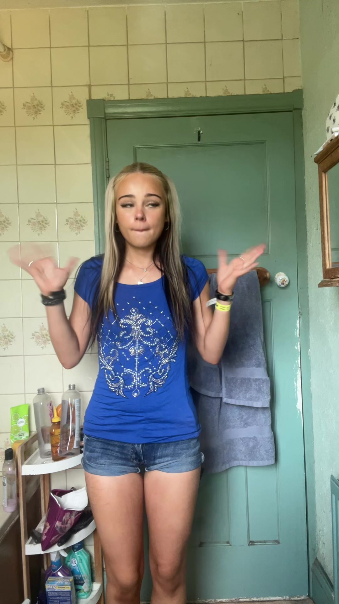 @connie