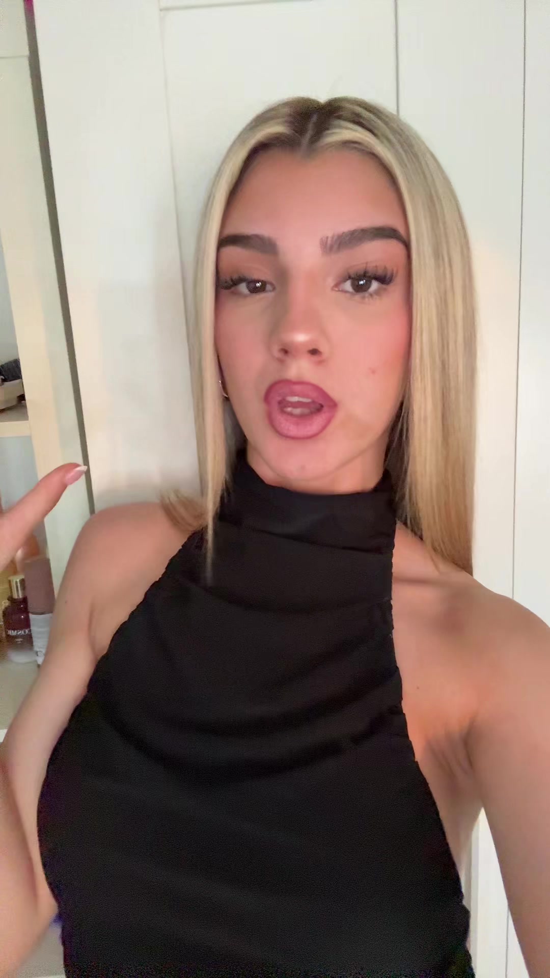 @evitα