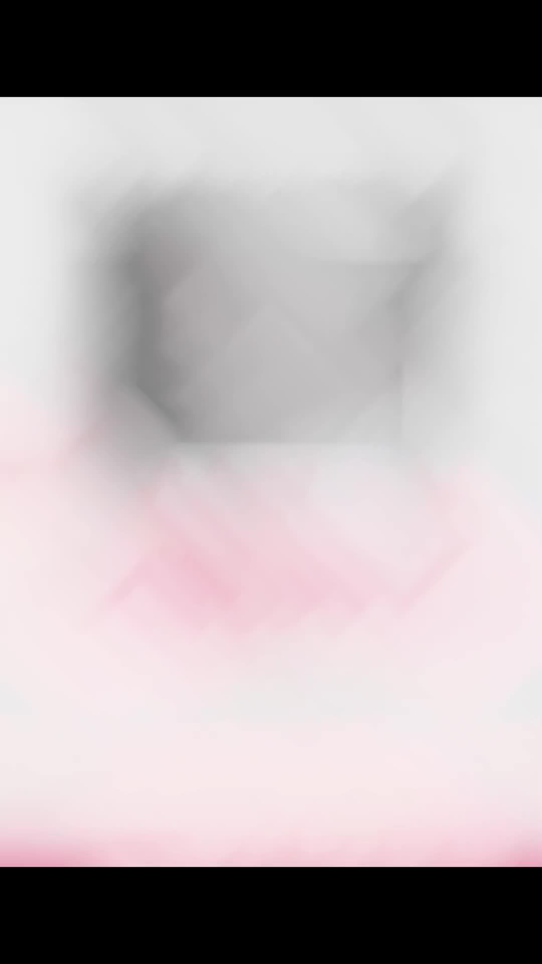 @>£L¥§∆B£πH<