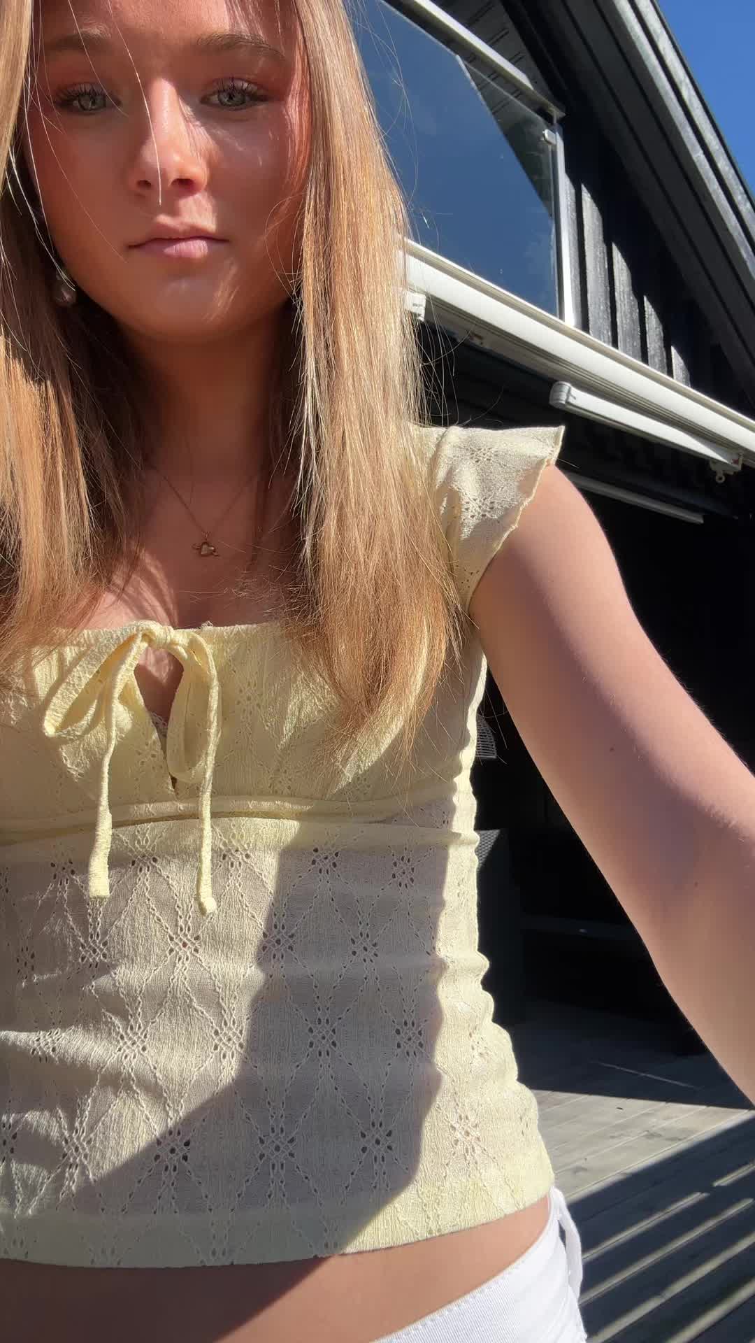 @Elle