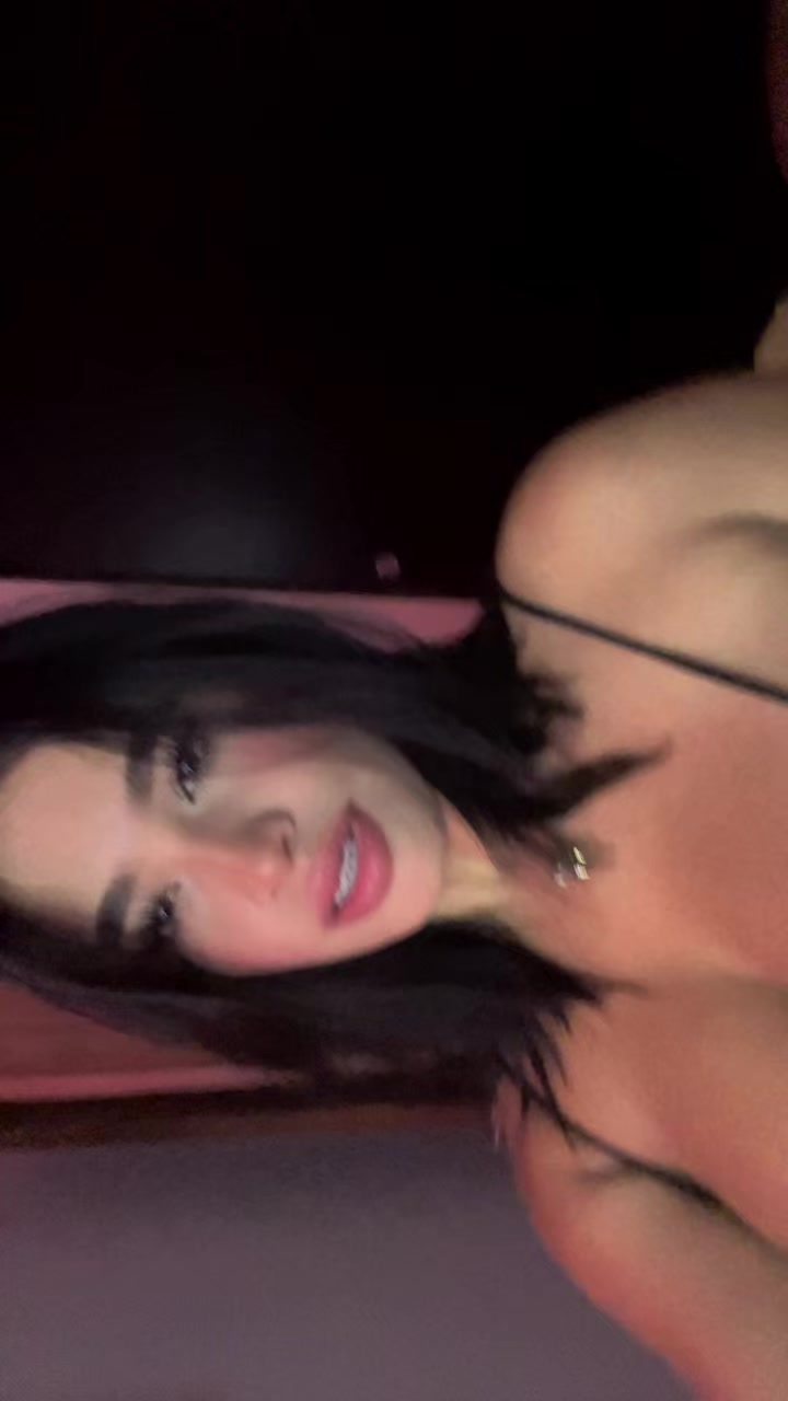 @Roxii1603