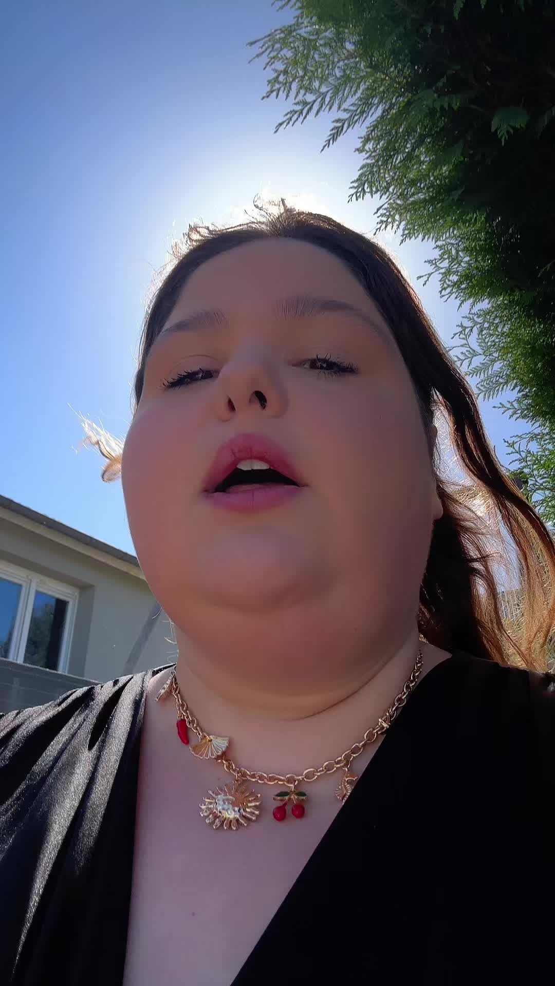 @curvyyitsme