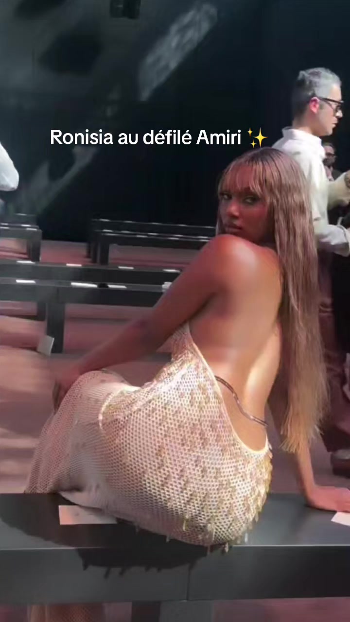 @Love_Ronisia_ᥫ᭡