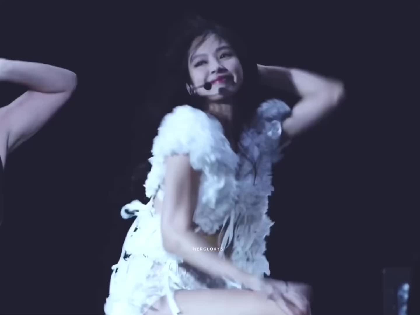 @ꨄ
