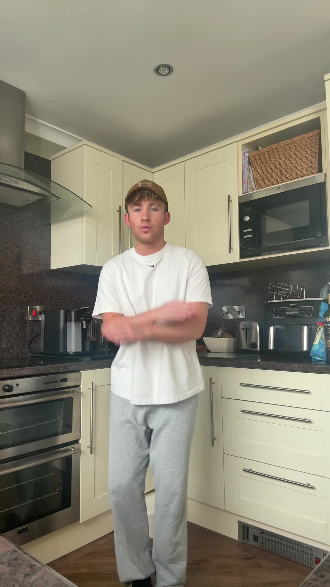 @itzisaacjames