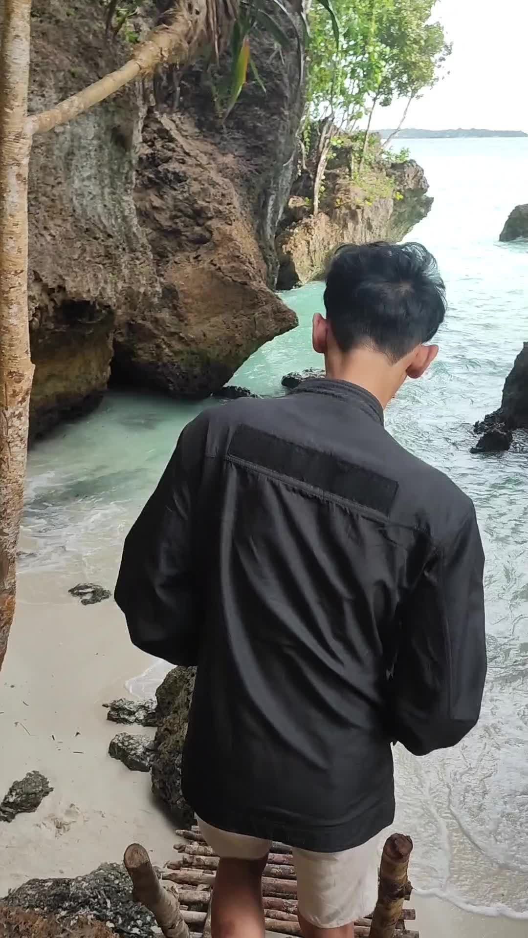 @NGURBLOAT BEACH