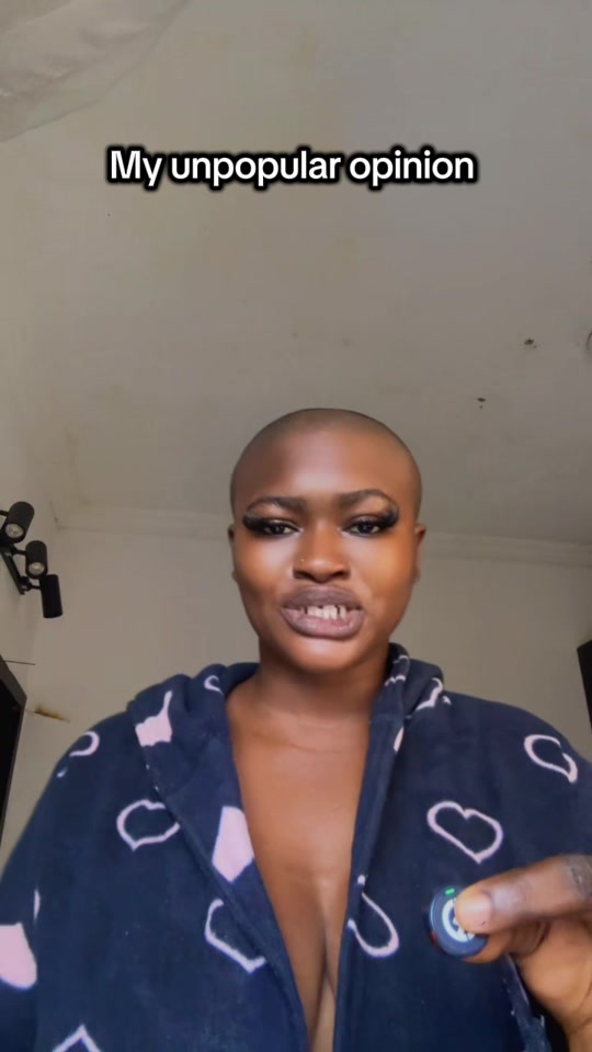 @bald_esther