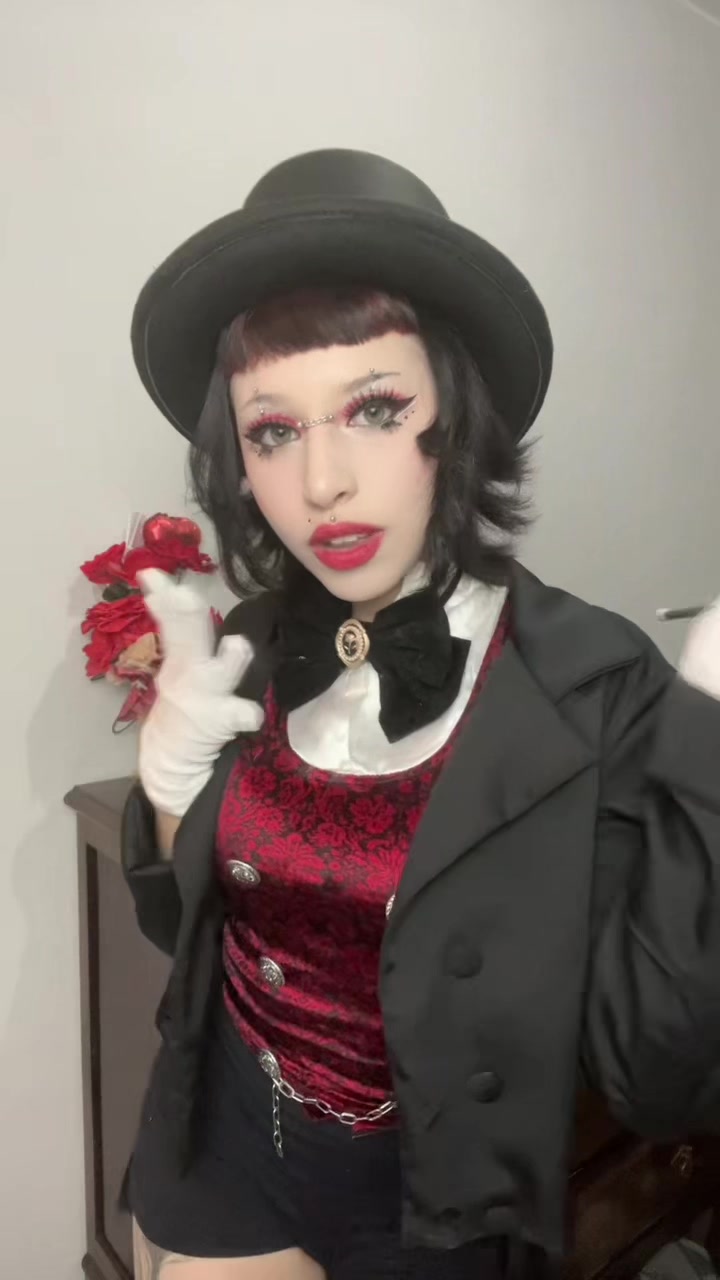 @Nora 🦇
