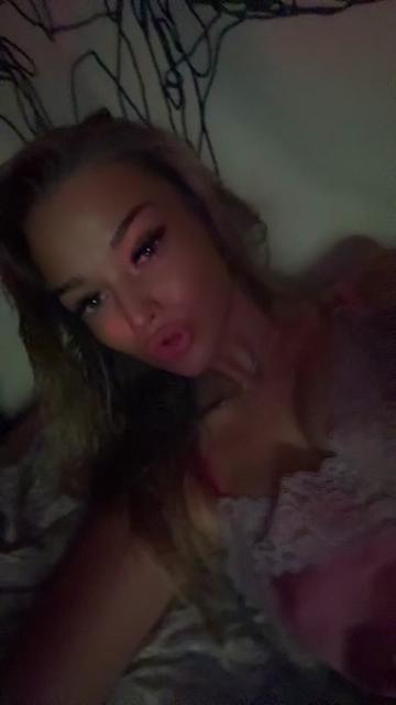 @Hancsi_._