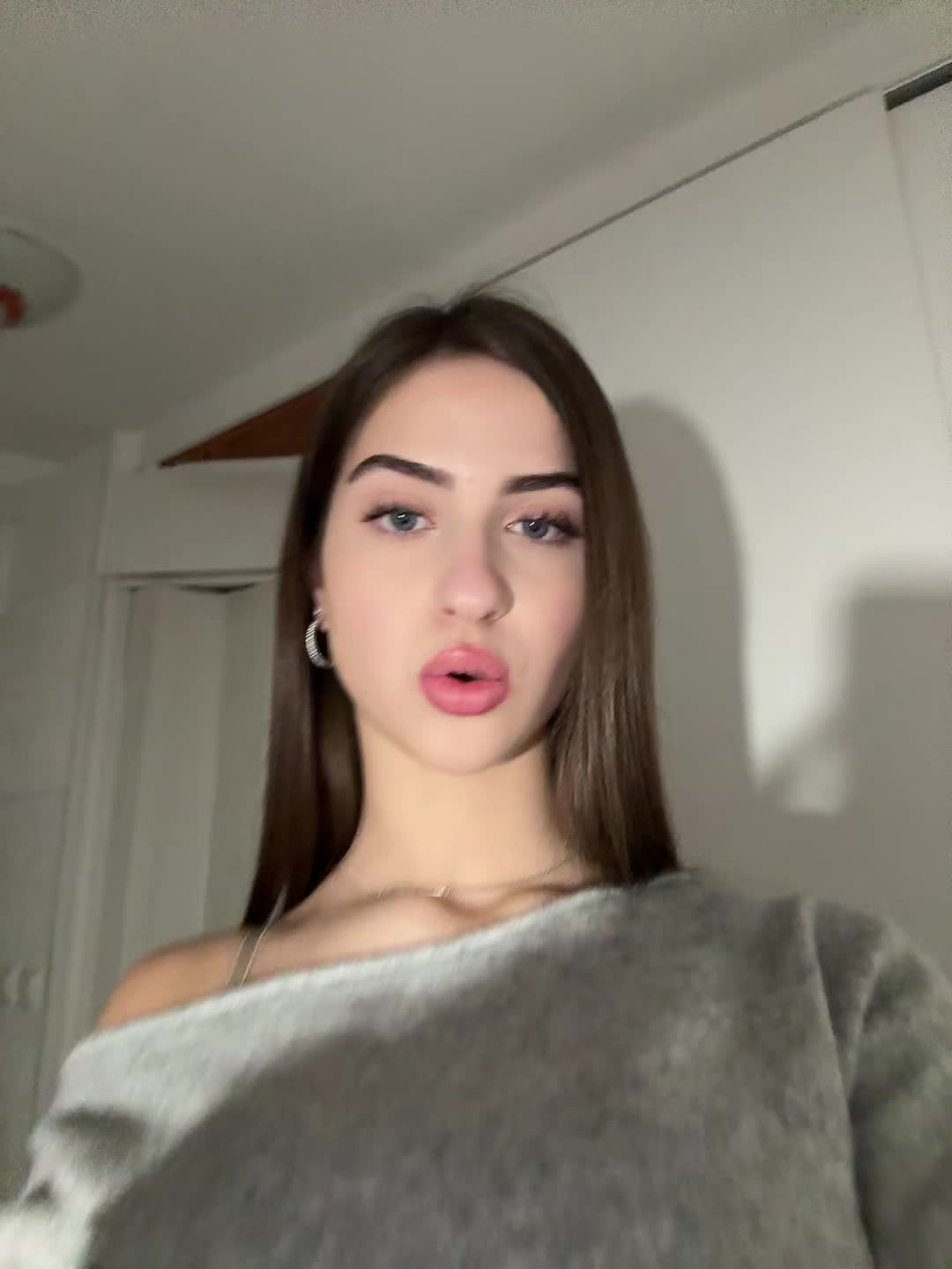 @𝐾𝑙𝑎𝑟𝑎 𝐽𝑎𝑚𝑛𝑖𝑘𝑎𝑟