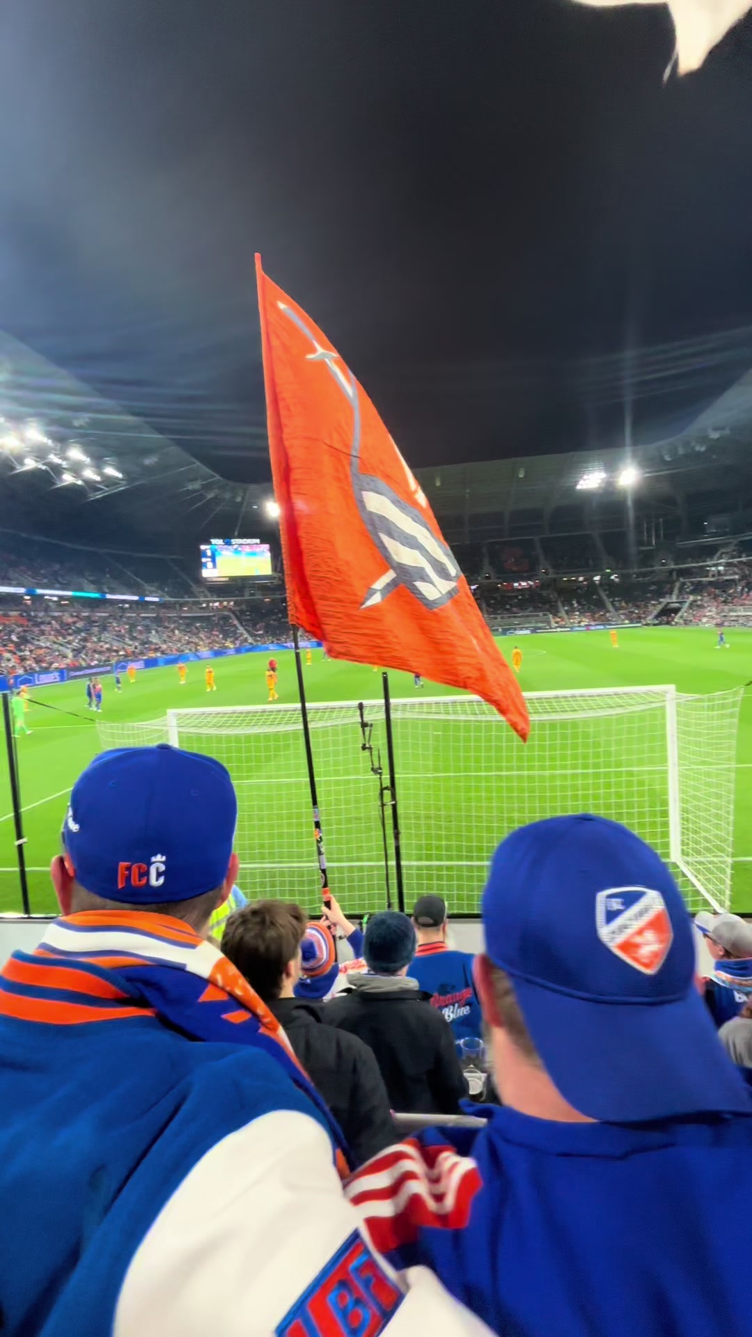 @Orange & Blue Central🧡💙