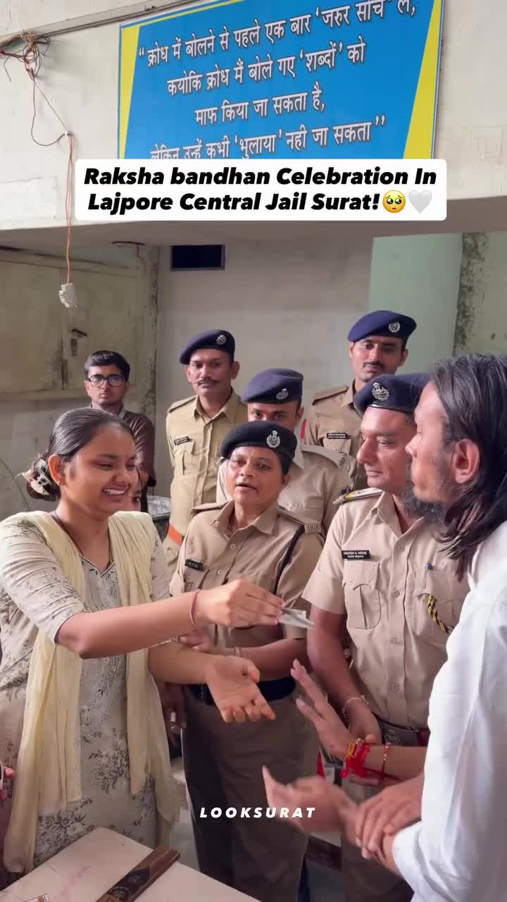 @Yeh Kali Kali ankhe ๐