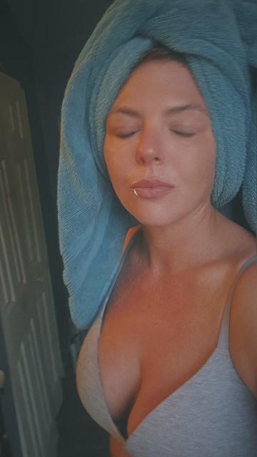 @EmzyXoxo