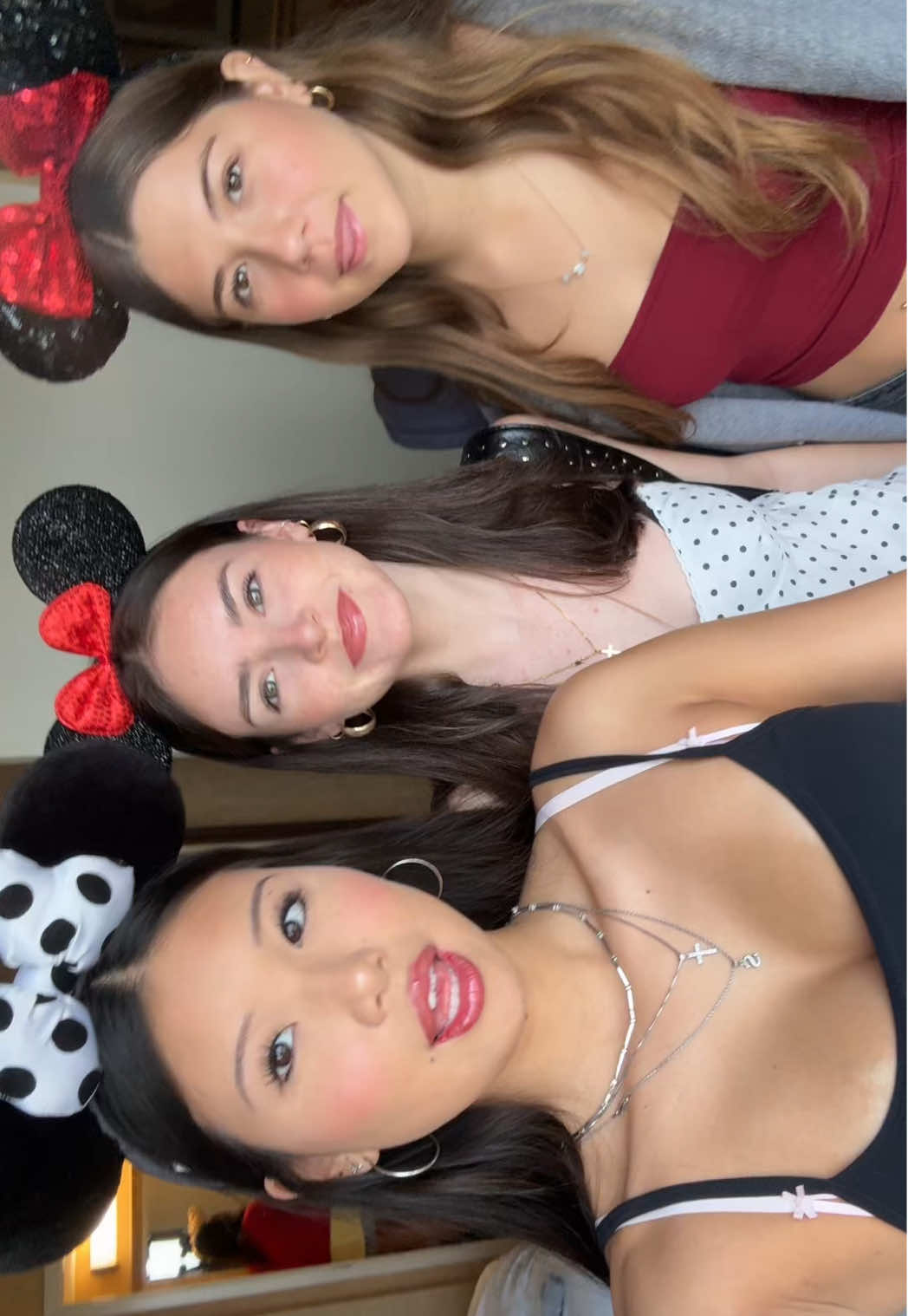 @zoeekomo