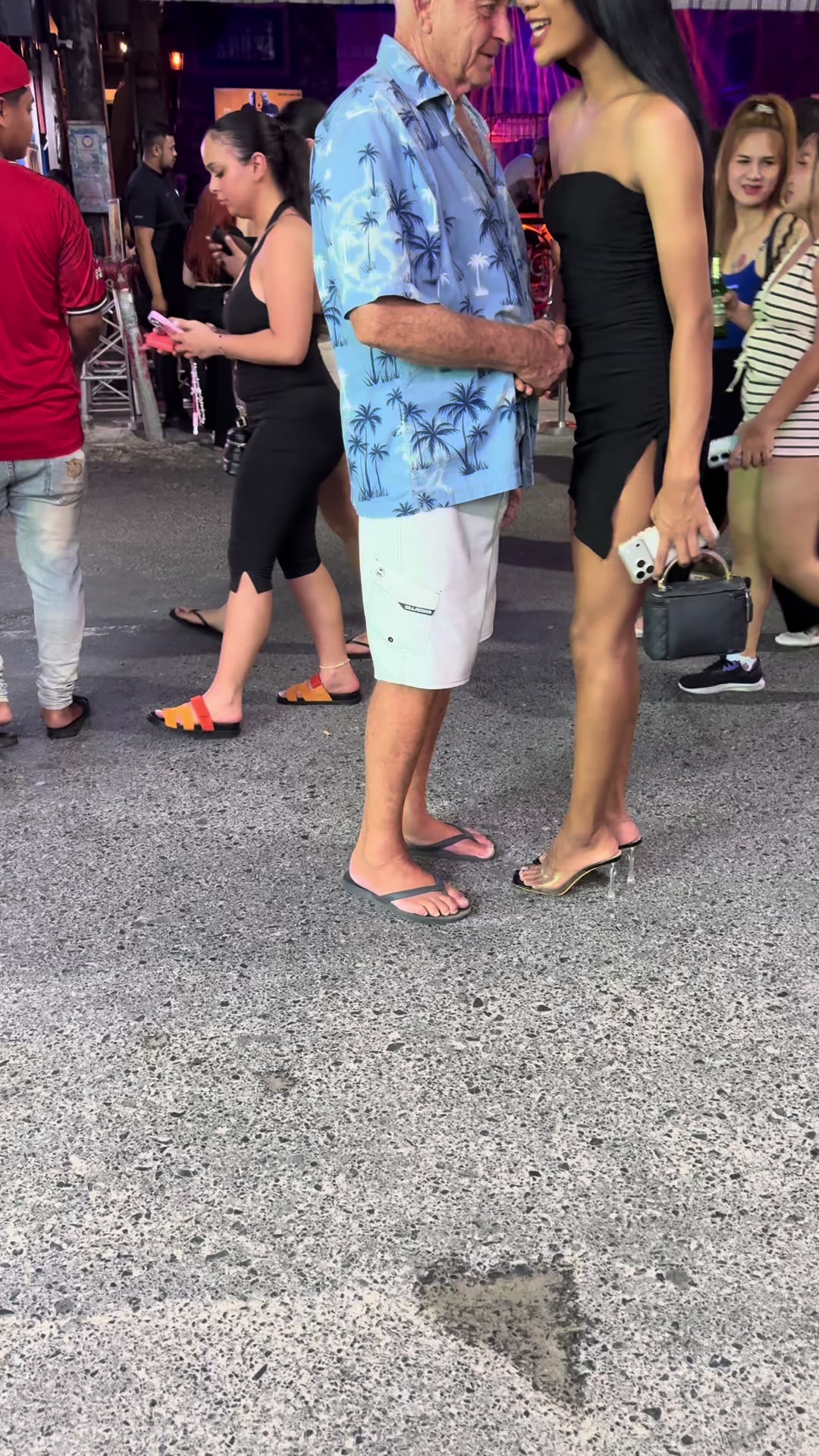 @อ้อม อ้อม ลั้ลลา จันทะดี