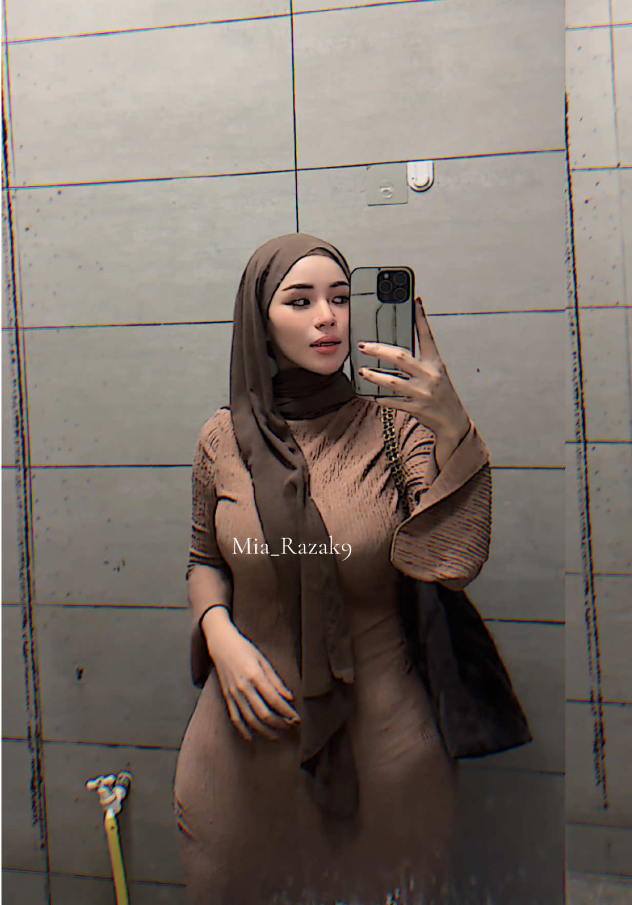 @Mia_Razak9