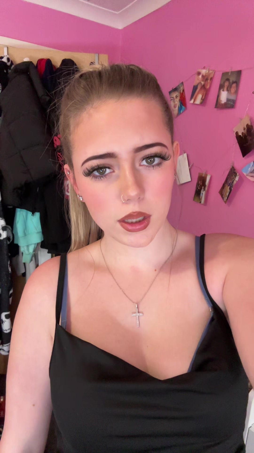 @𝓗𝓸𝓵𝓵𝓲𝓮💋