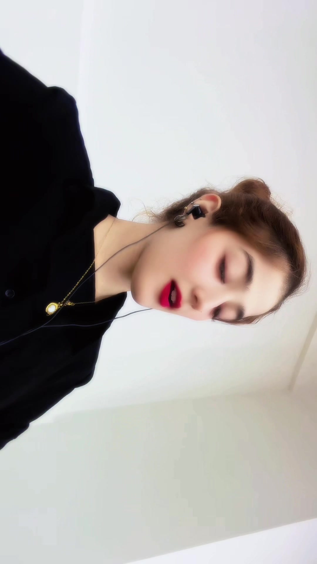 @𝕾𝖆𝖒𝖊𝖊𝖗𝖆 𝕶𝖍𝖆𝖓 🕊️