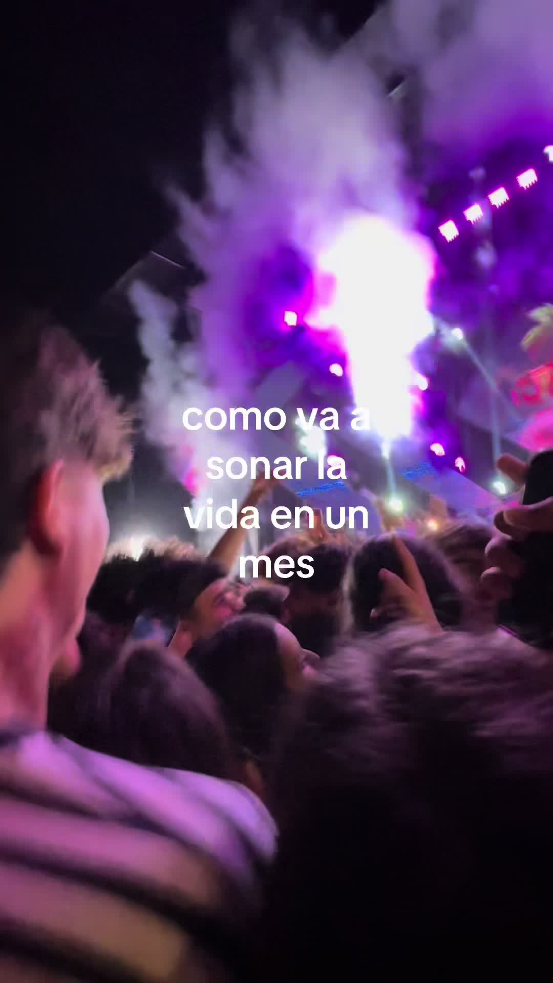 @👩🏾&zwj;❤️&zwj;👩🏻