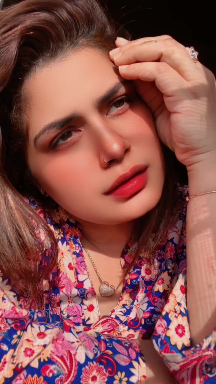 @AshU🦋mAliK