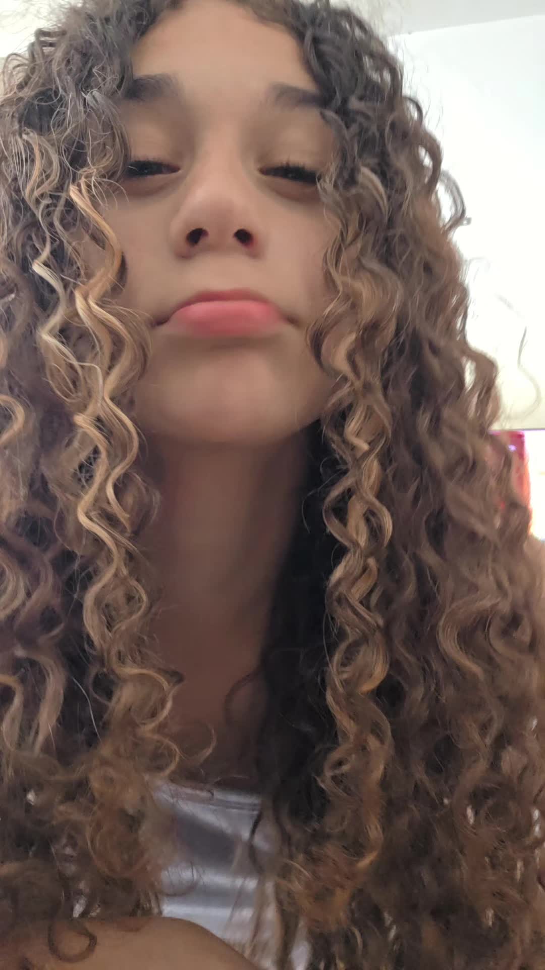 @SELINNN🎬❤️🧛♀️🤸♀️💅🏽