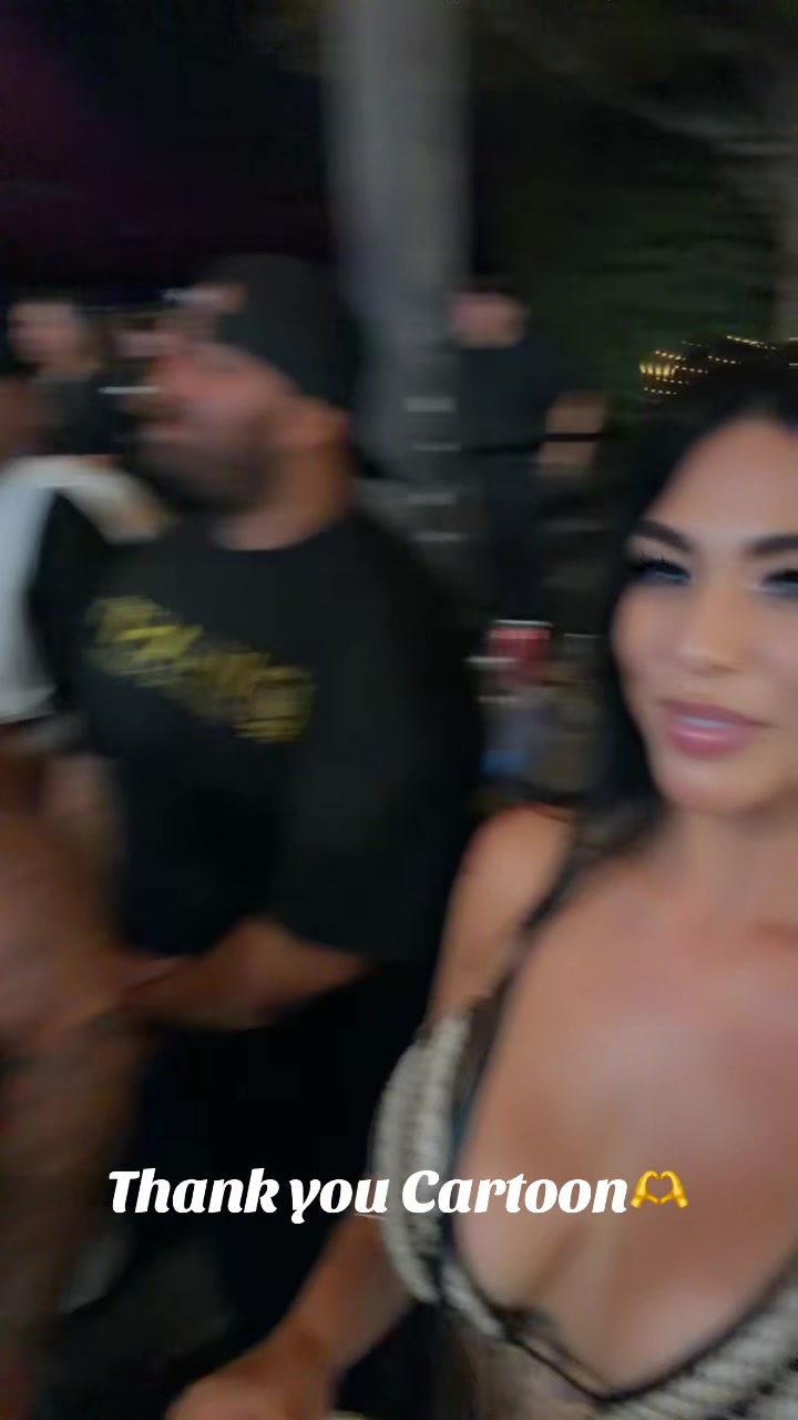 @Bella_B_