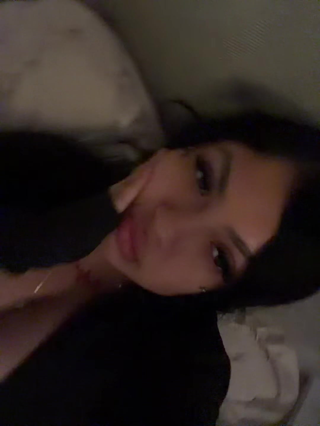 @b🍒