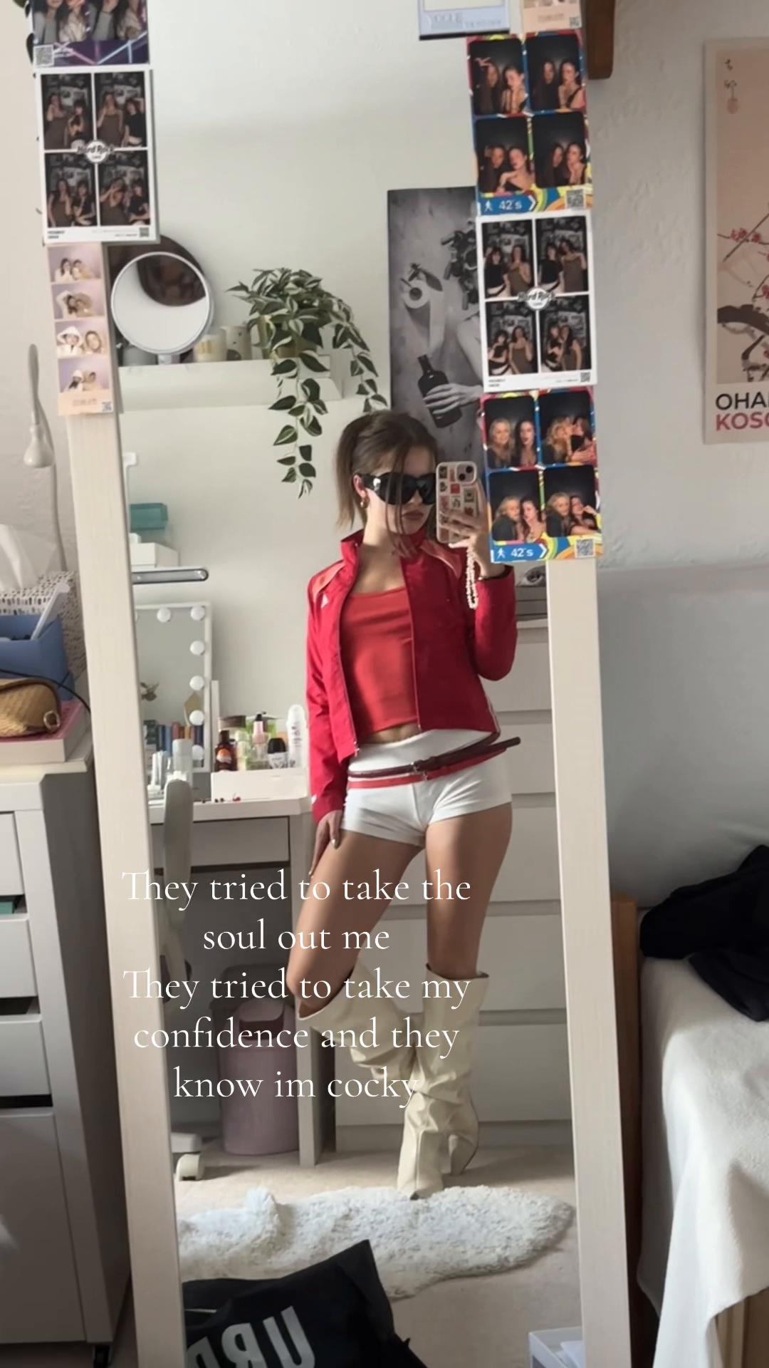 @Réka Flóra ᥫ᭡ ❀