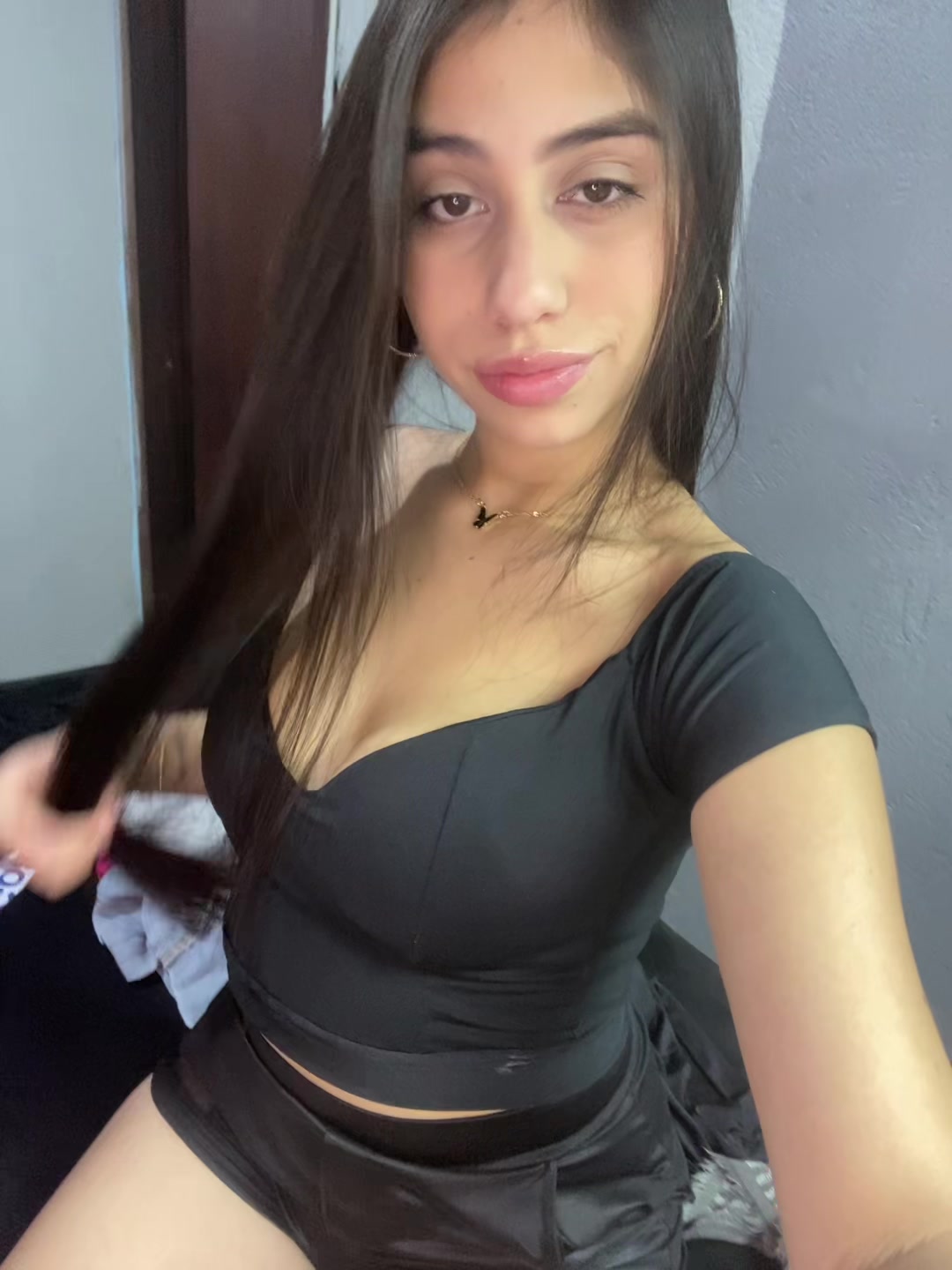 @taisinha_