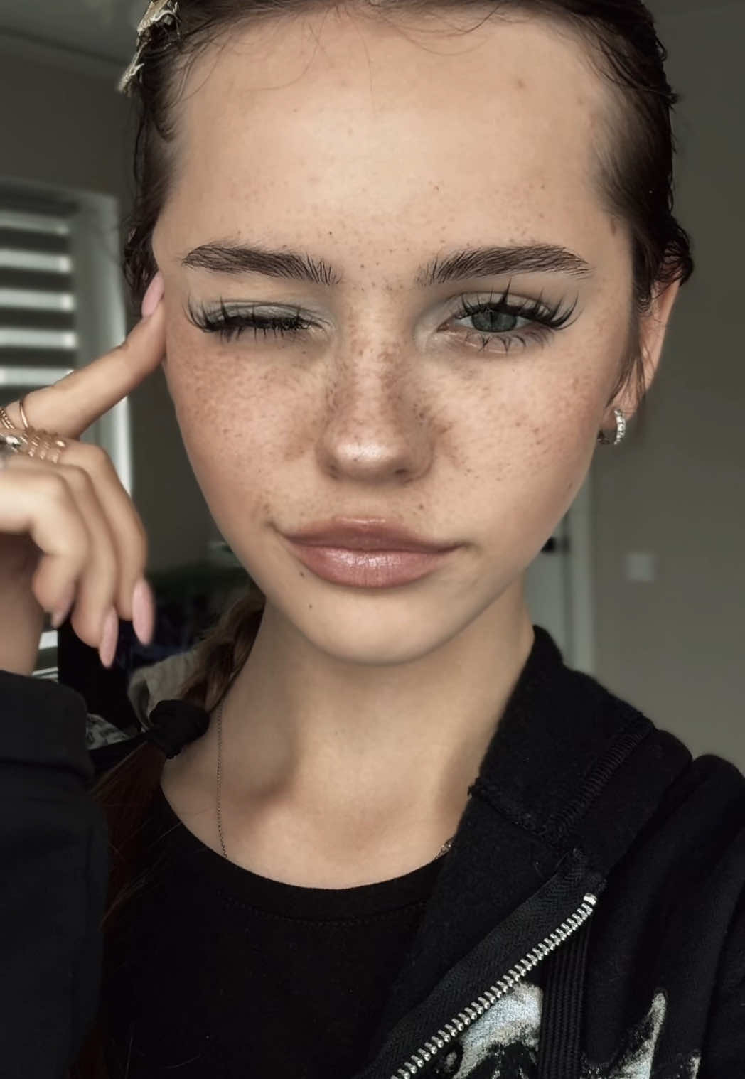 @Маня мур 🌼