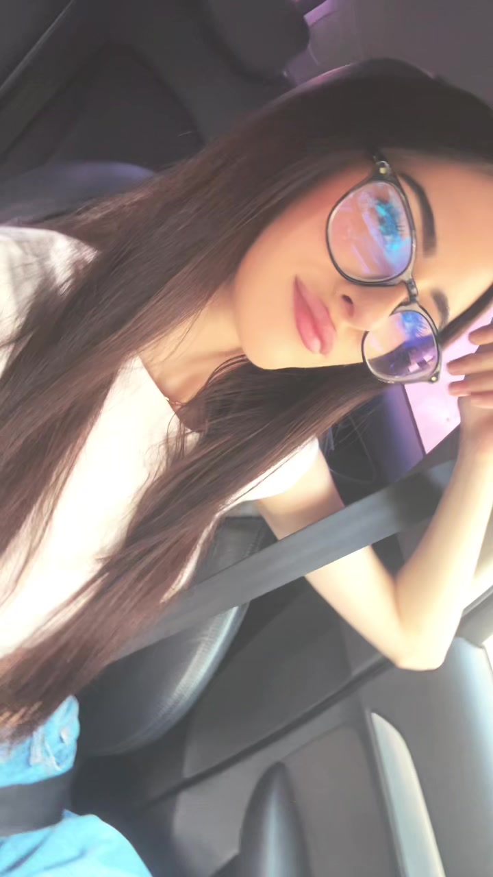 @່Cecilia g