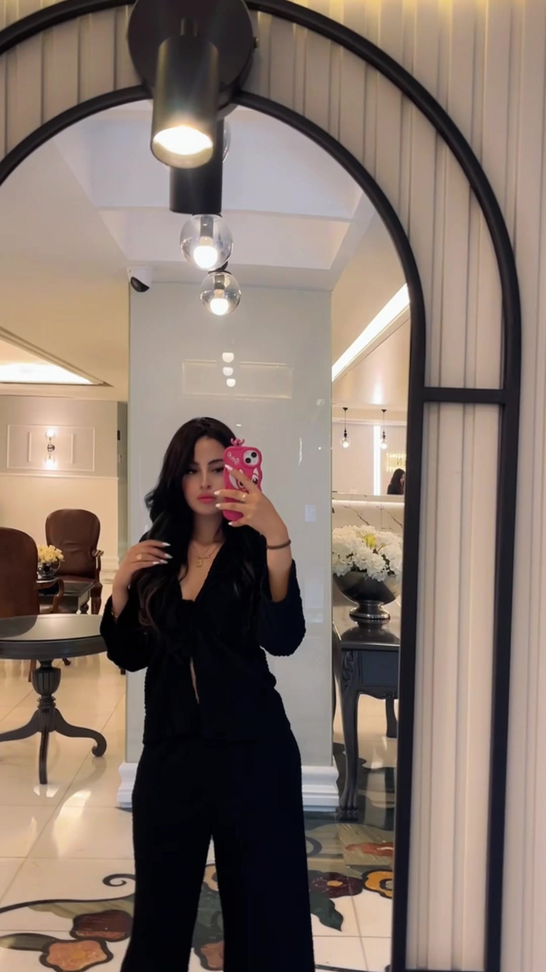 @rou2ee._