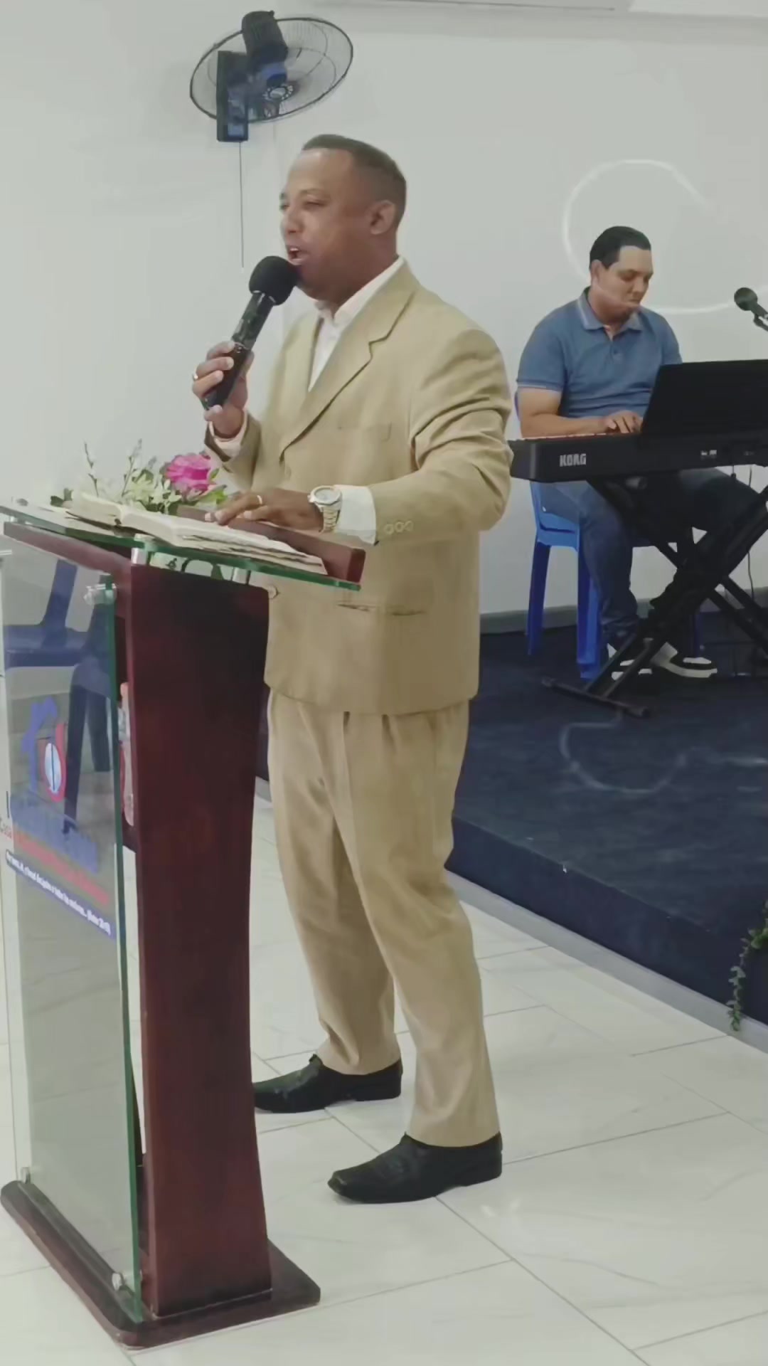 @PASTOR HENRI MART&Iacute;NEZ