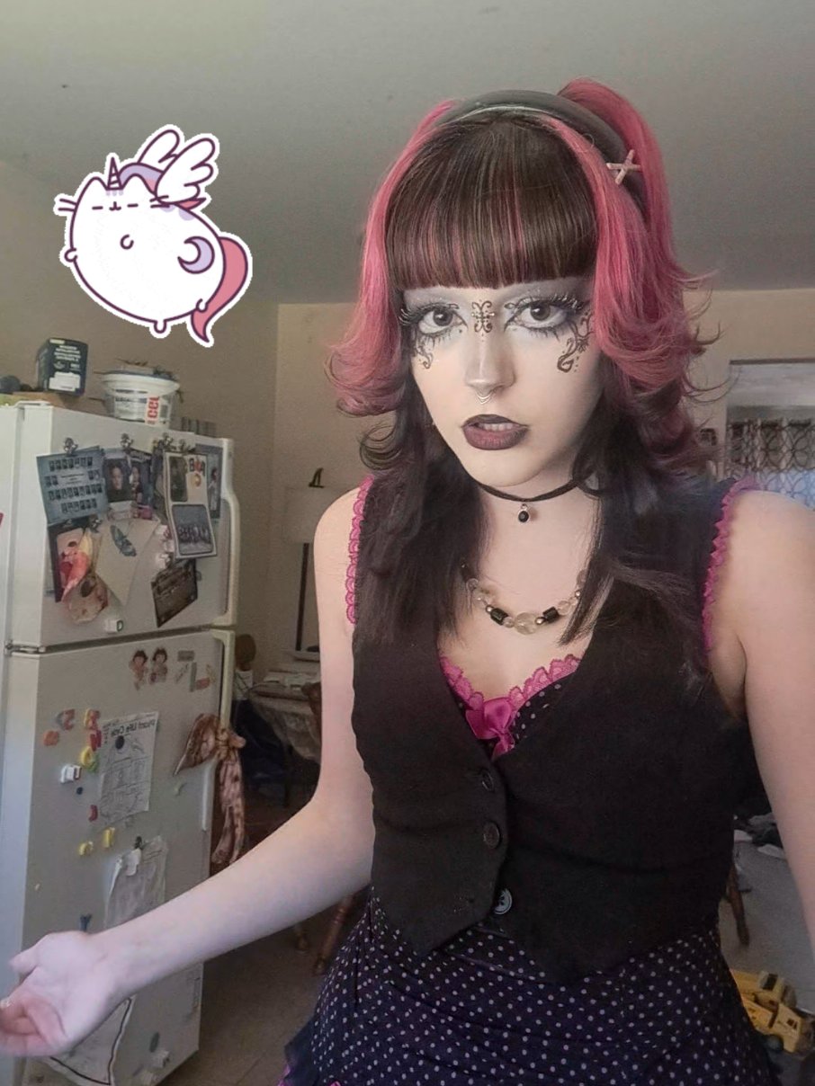@Nat 🖤🦄