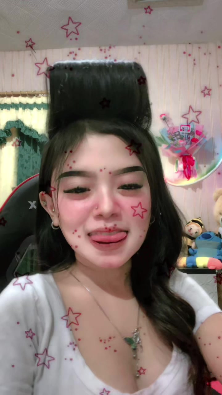 @Moniccc26__