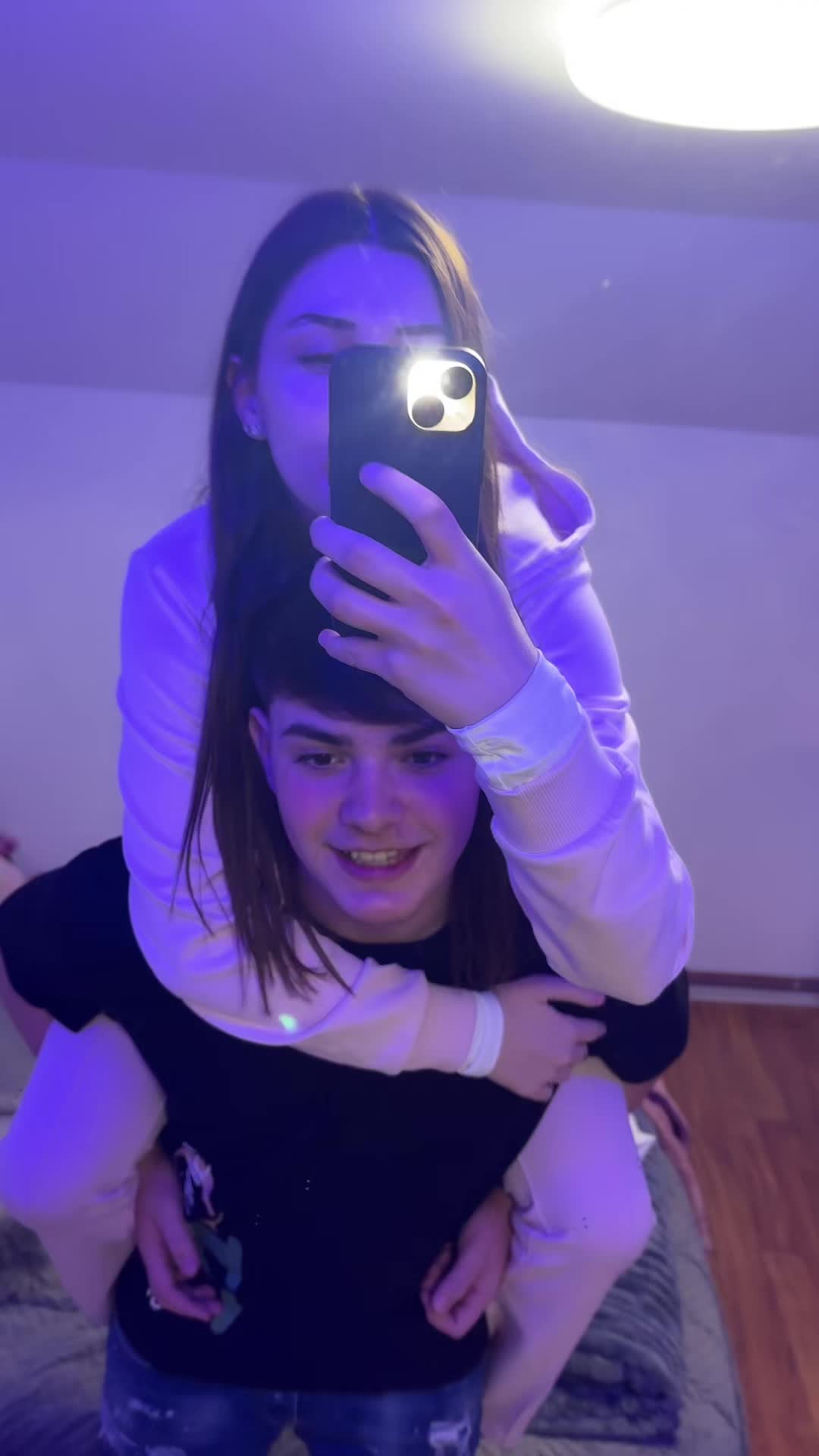 @daniela