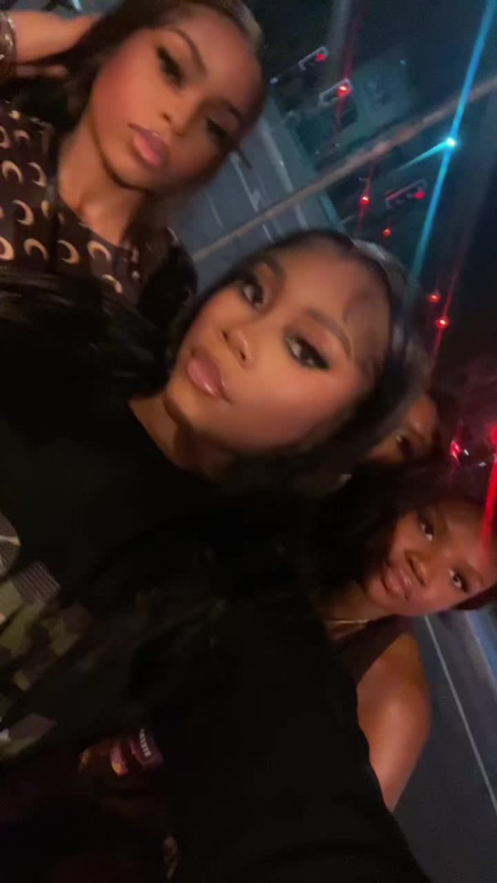 @𝐓𝐀𝐍𝐈𝐒𝐇𝐀🖤