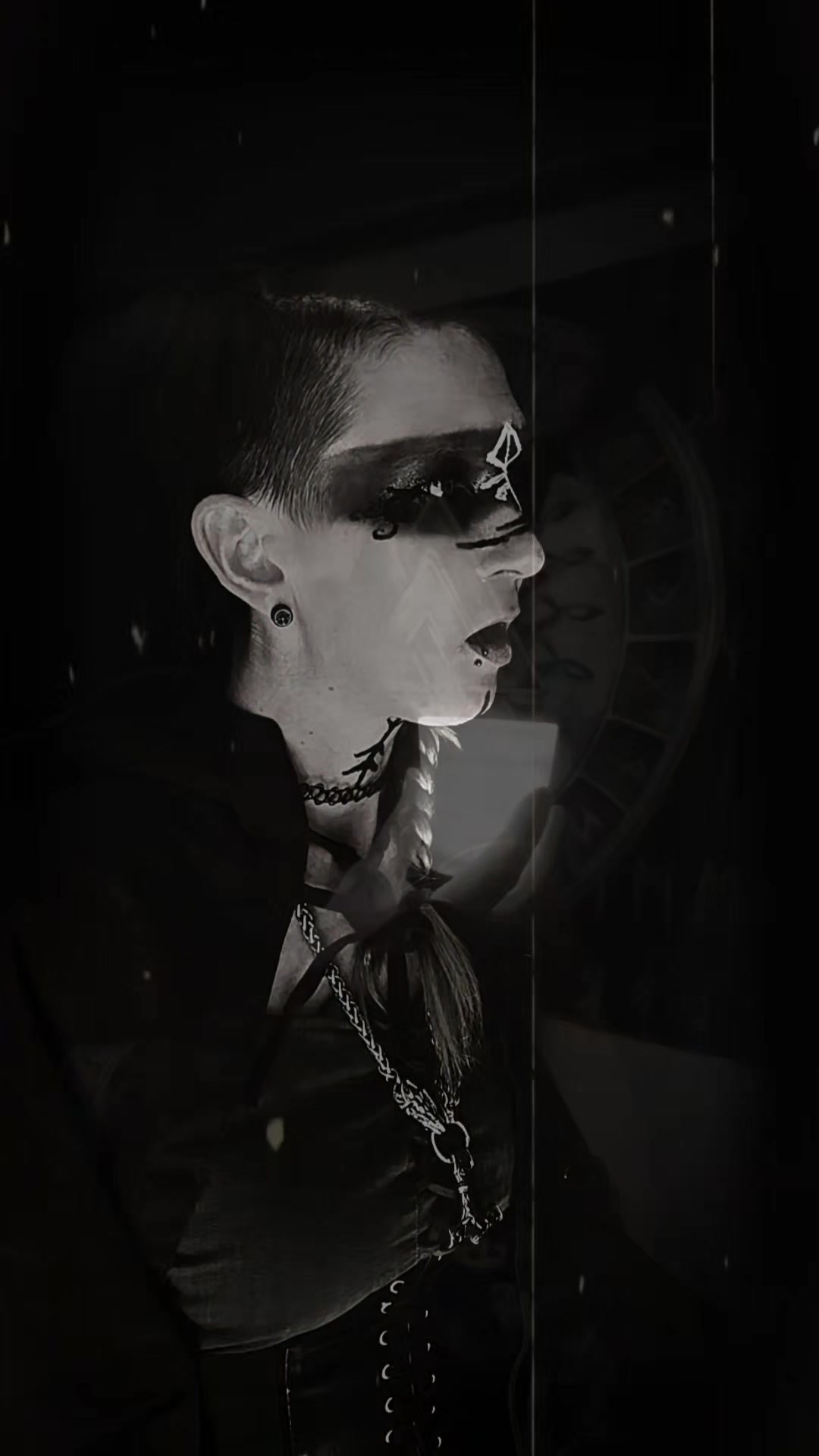 @BrOKen_Foxie
